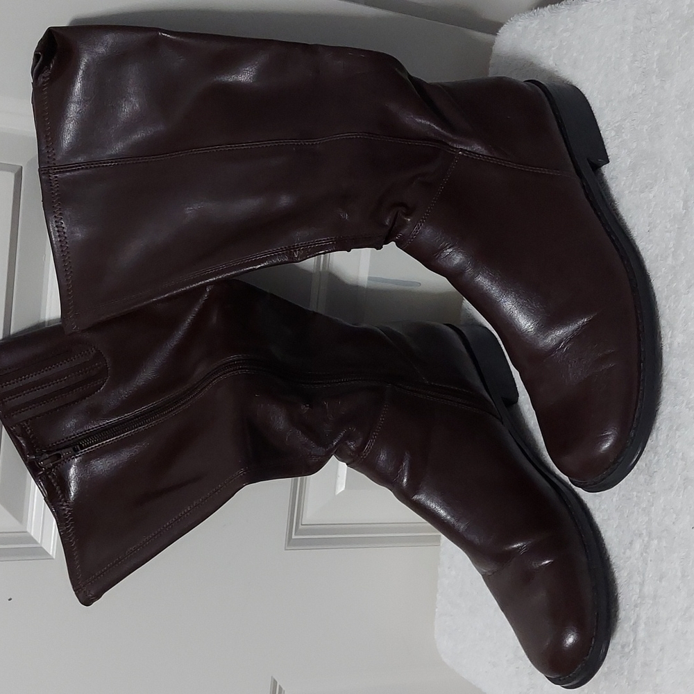 Aerology brown women's boots, size 10.